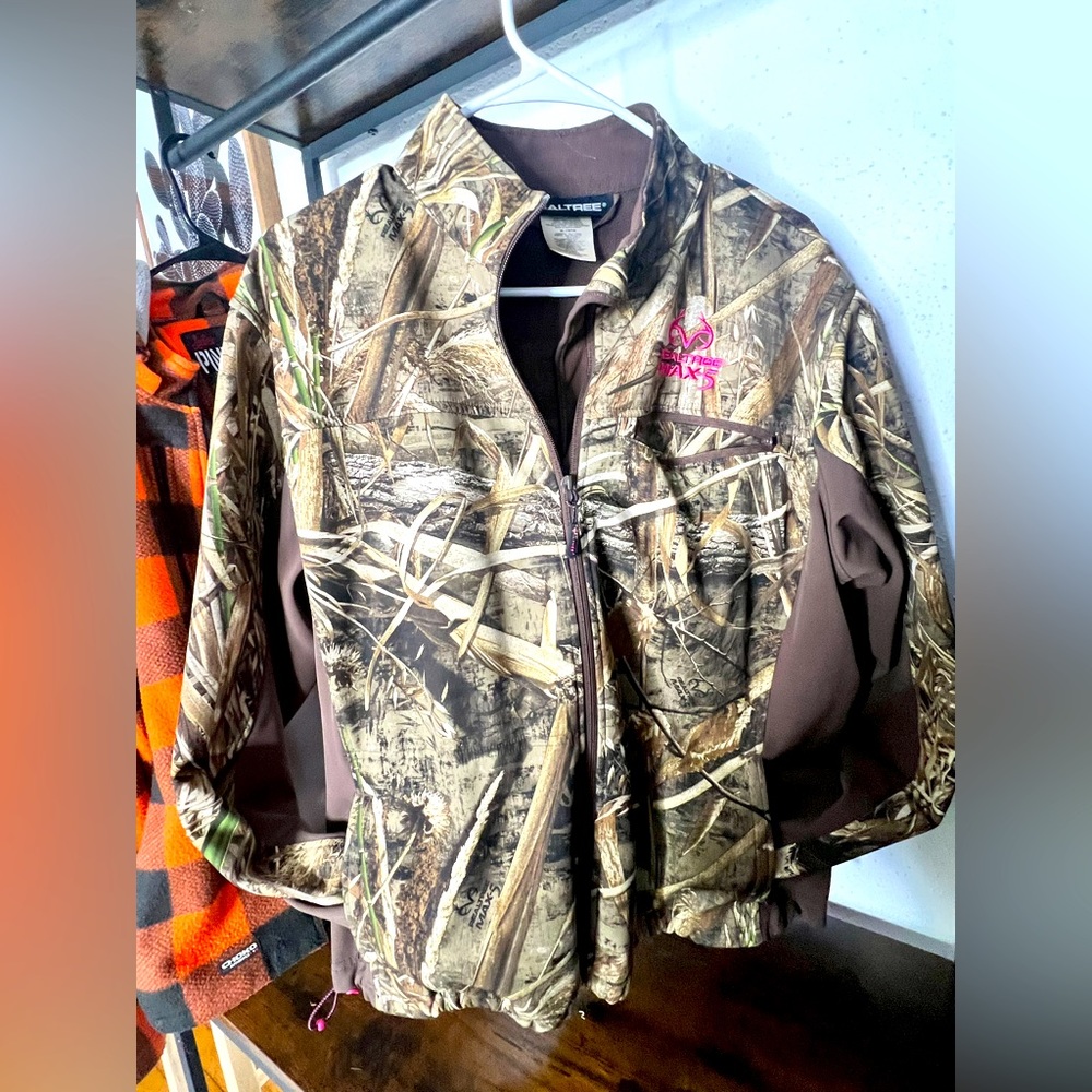 Realtree Max 5 camo shell jacket. Size XL.